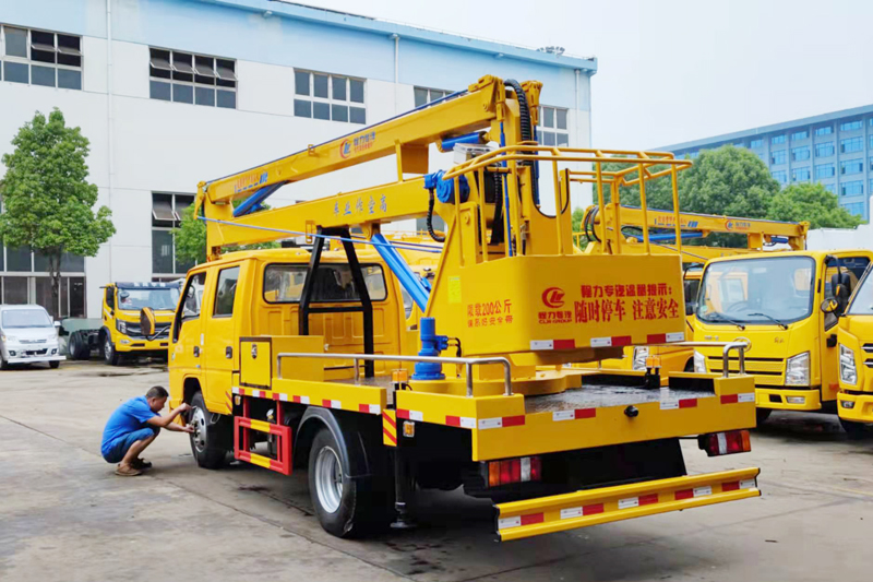 江鈴順達(國六)16米高空作業車（黃牌，折疊臂）{i}