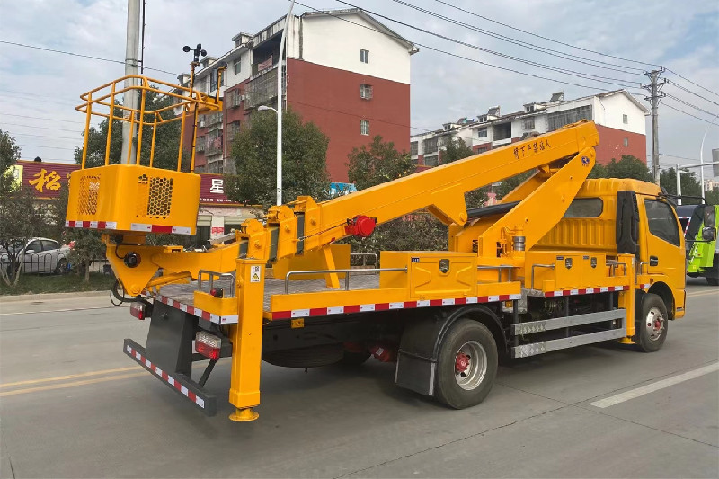 國六東風(fēng)大多利卡24米高空作業(yè)車（黃牌，伸縮臂）{i}