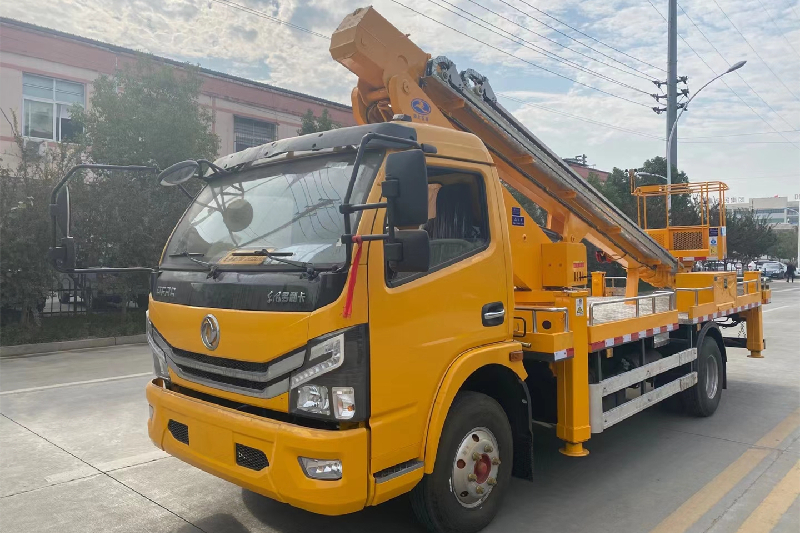 國六東風(fēng)大多利卡24米高空作業(yè)車（黃牌，伸縮臂）{i}