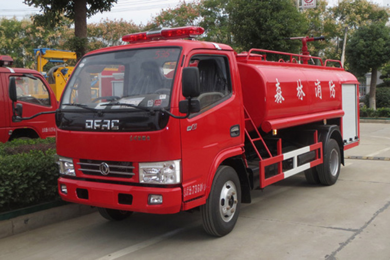 國六5立方森林消防灑水車{i}