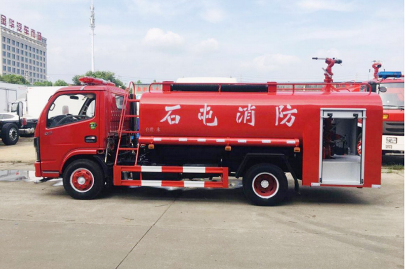 國六5立方森林消防灑水車{i}