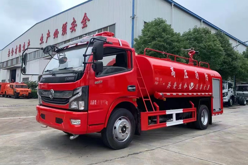 東風大多利卡(7立方)消防灑水車{i}