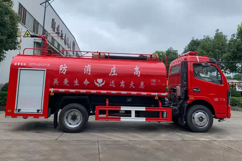 東風大多利卡(7立方)消防灑水車{i}