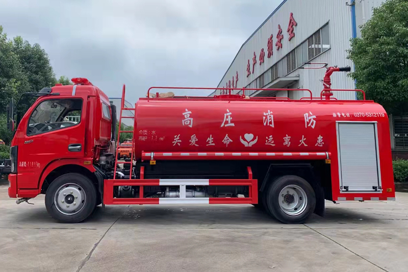 東風大多利卡(7立方)消防灑水車{i}