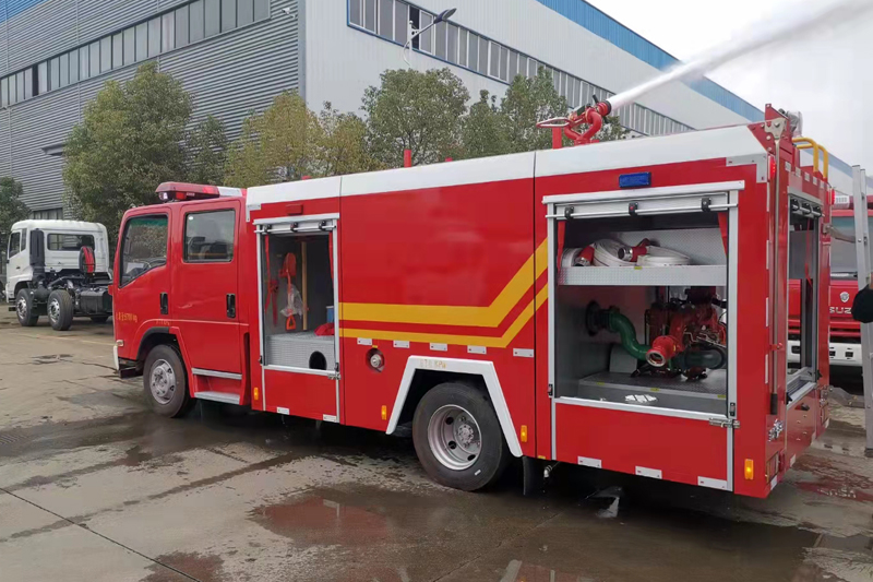五十鈴消防車（3方泡沫-1方水）{i}