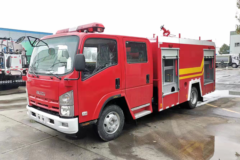 五十鈴消防車（3方泡沫-1方水）{i}
