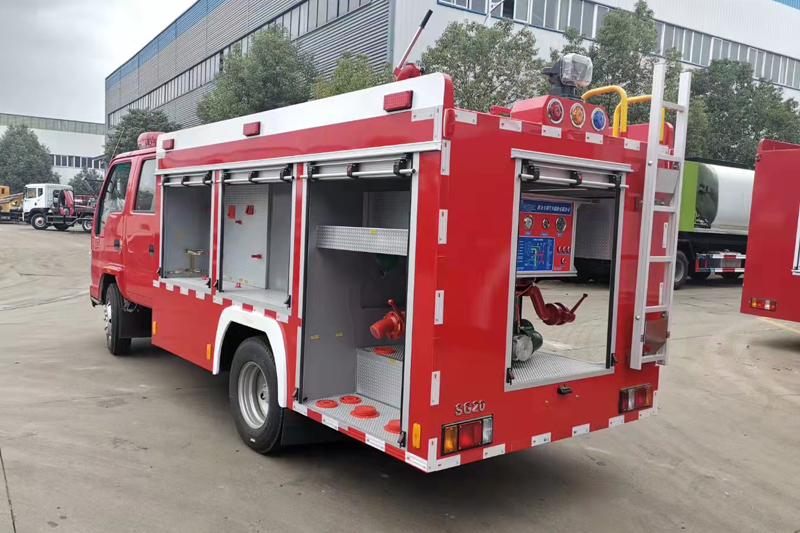 五十鈴消防車（3方泡沫-1方水）{i}