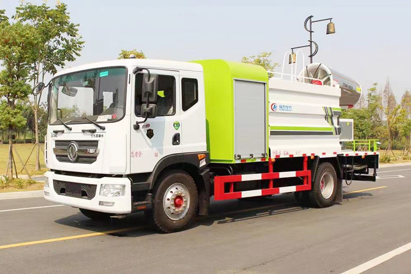 東風多利卡（D9）多功能抑塵車{i}