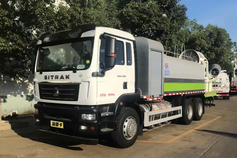 中國重汽多功能抑塵車{i}