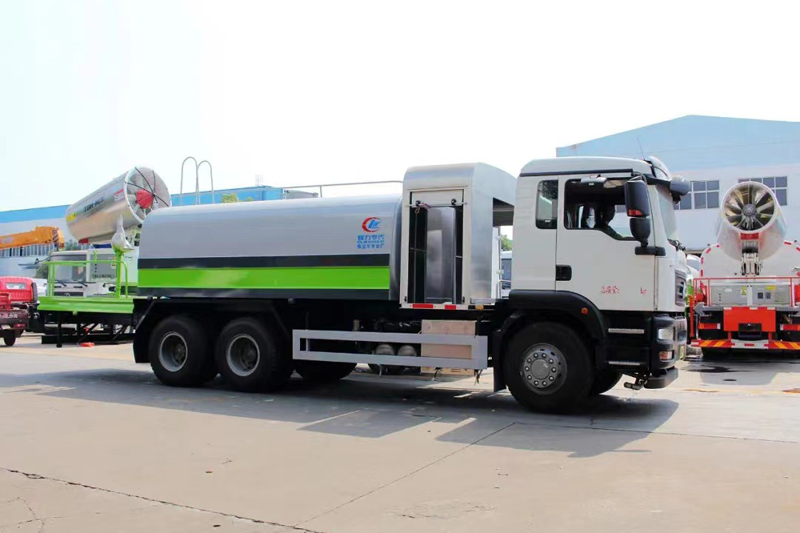 中國重汽多功能抑塵車{i}